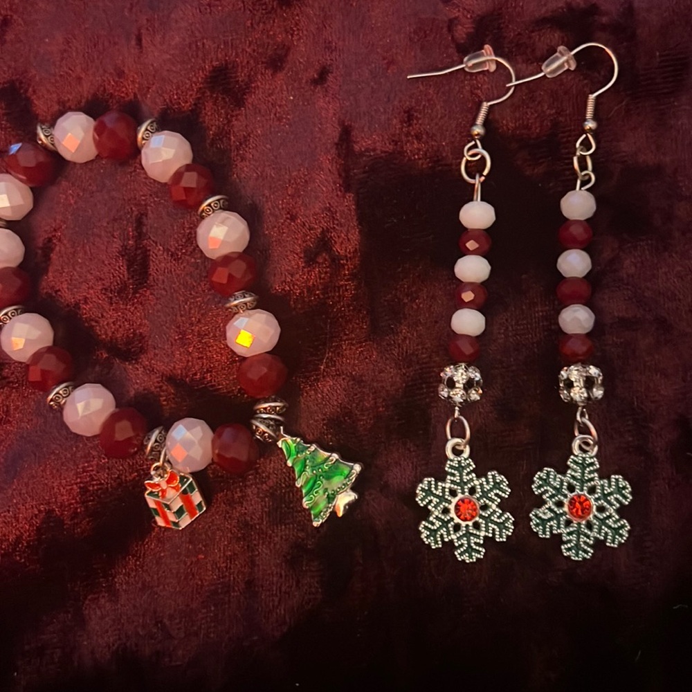 Christmas Bracelet & Earring Set Wreaths, Christmas Box, and Christmas Tree